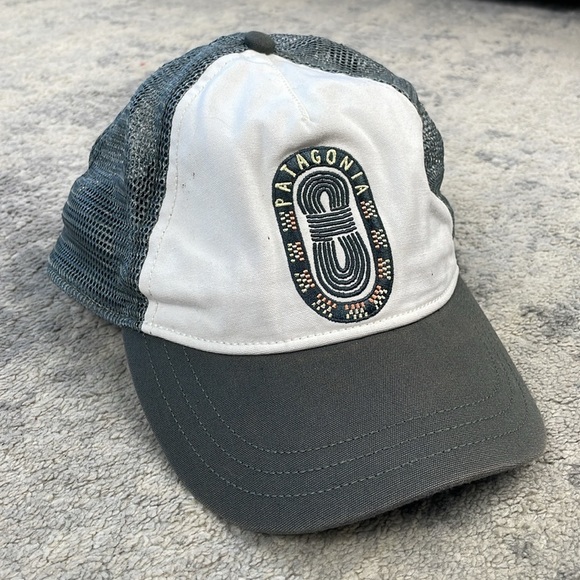 Patagonia Paper Peaks Badge Mesh Snapback Trucker Hat Baseball Cap White Gray - Picture 3 of 12